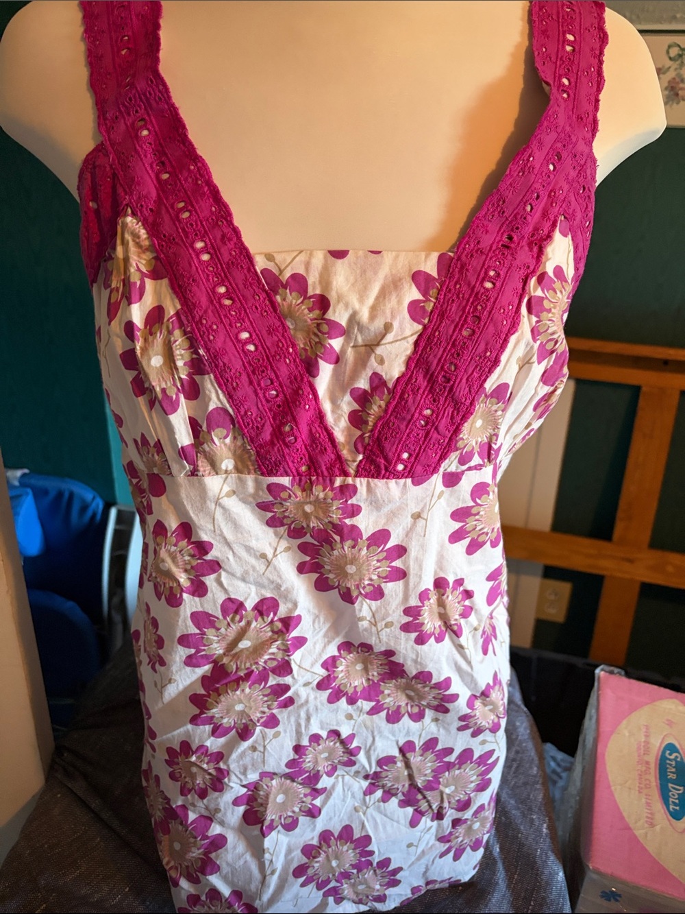 Reitmans, Perceptions White and Fuchsia Floral Tank top